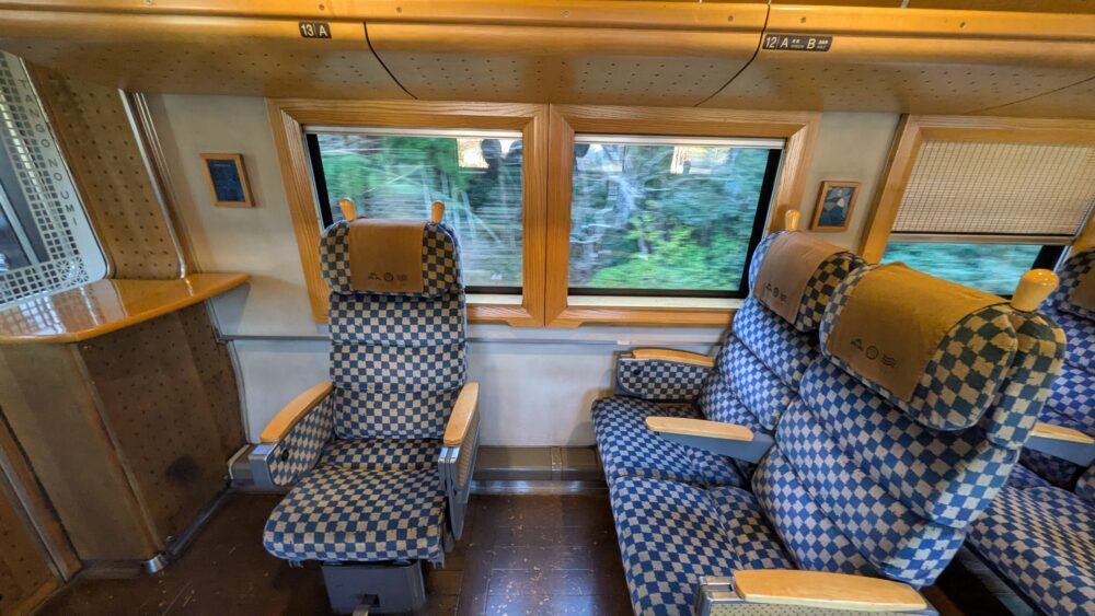 丹後の海の最前列の椅子