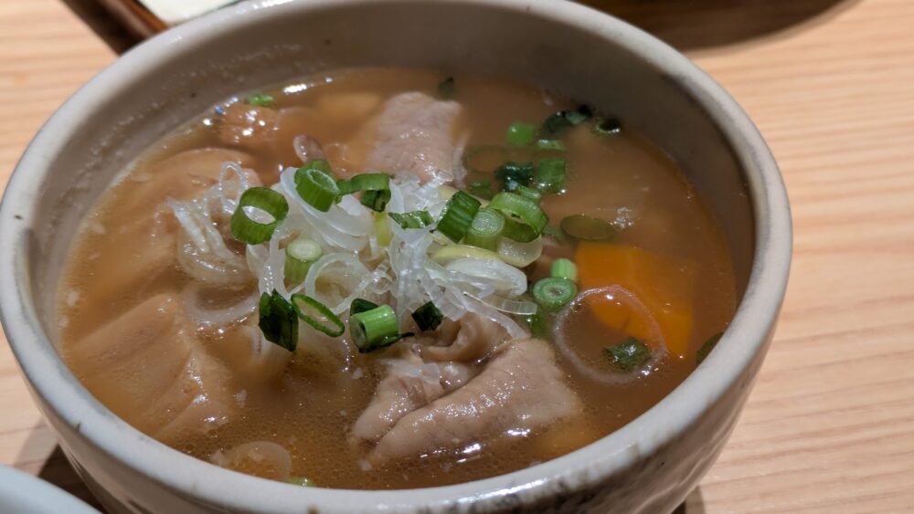 手打ち蕎麦安田のもつ煮込み