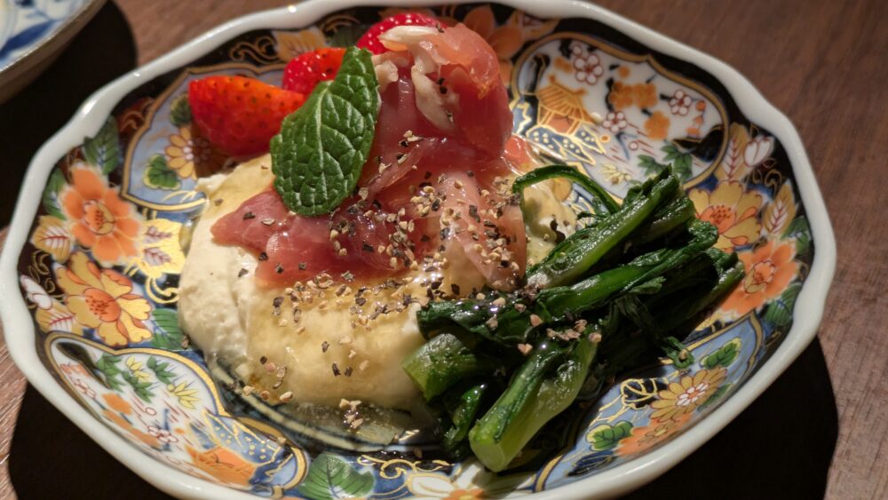 こだわりもん一家本八幡店の苺と春菊のマスカルポーネ白和え