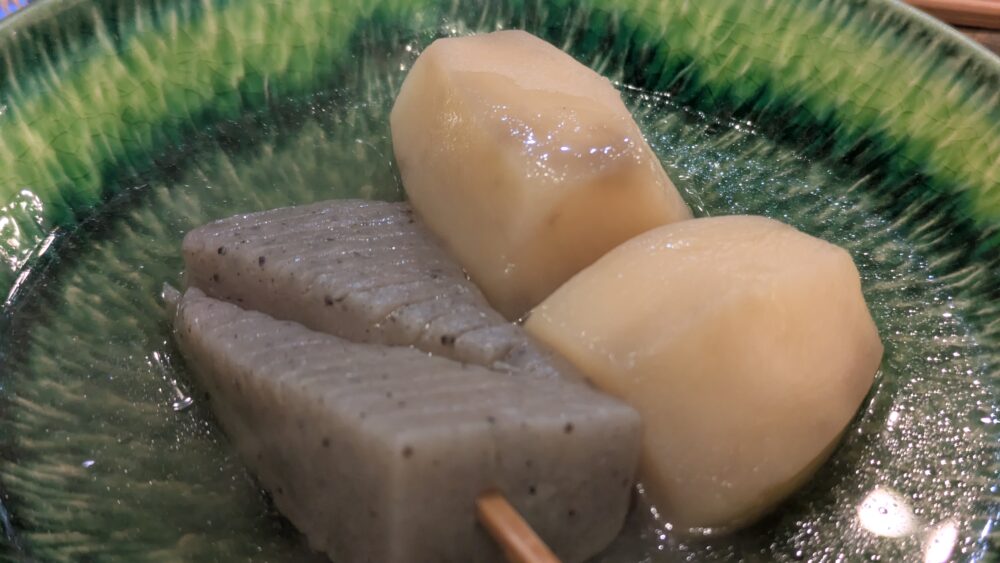 肴酒笑処五十嵐のじゃがいもとこんにゃくのおでん