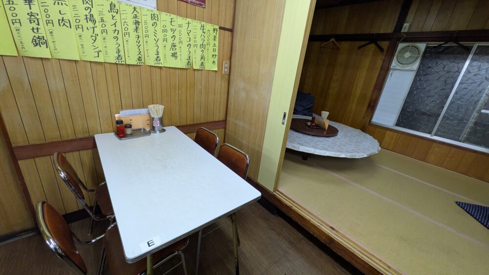 北京料理萬里本店の店内