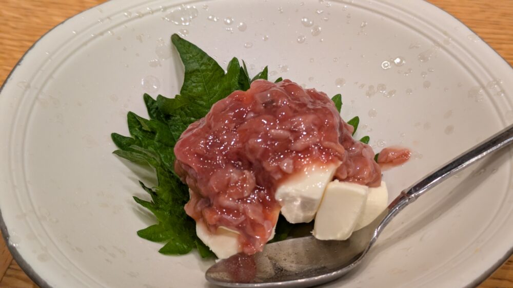 伊々のクリームチーズの酒盗和え