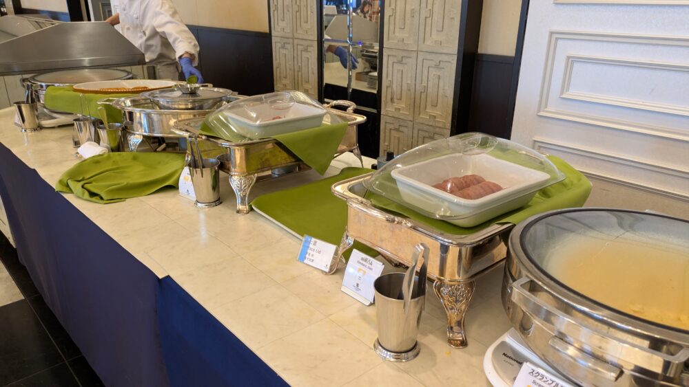 モントレラスール大阪の朝食のホットミール