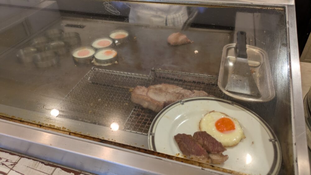 モントレラスール大阪の朝食のステーキコーナー