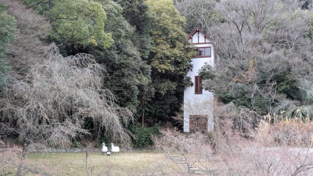アサヒグループ大山崎山荘美術館の庭園の展示