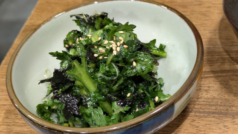焼き鳥居酒屋鶏と酎ハイとり巣神田の春菊の生ナムル