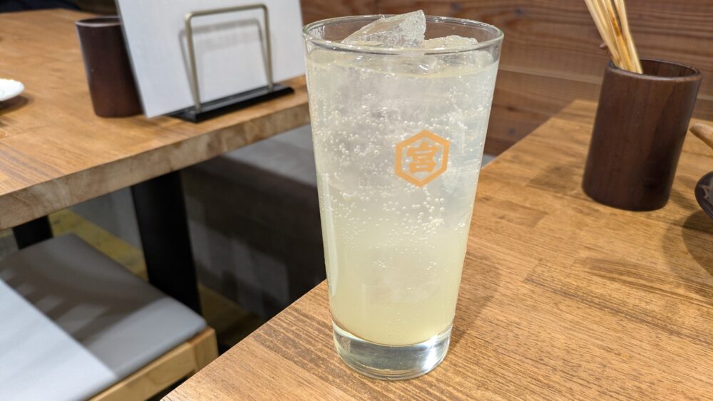 焼き鳥居酒屋鶏と酎ハイとり巣神田のヘベス酎ハイ