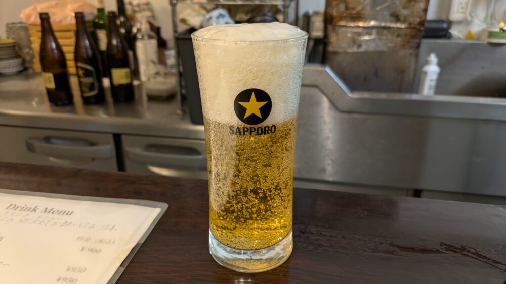 大人の町中華灯のビール