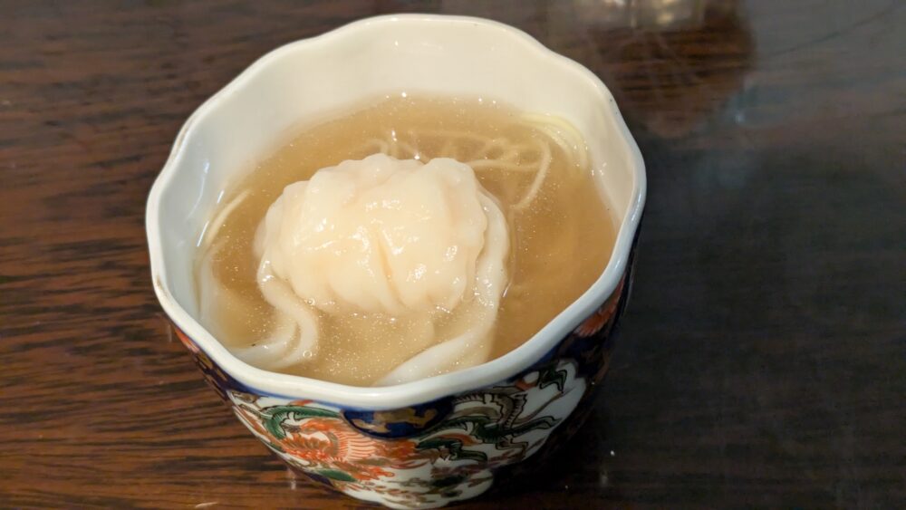 大人の町中華灯の海老ワンタン