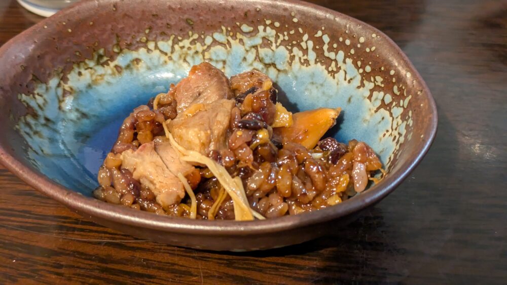 大人の町中華灯のハスの葉の炊き込みご飯