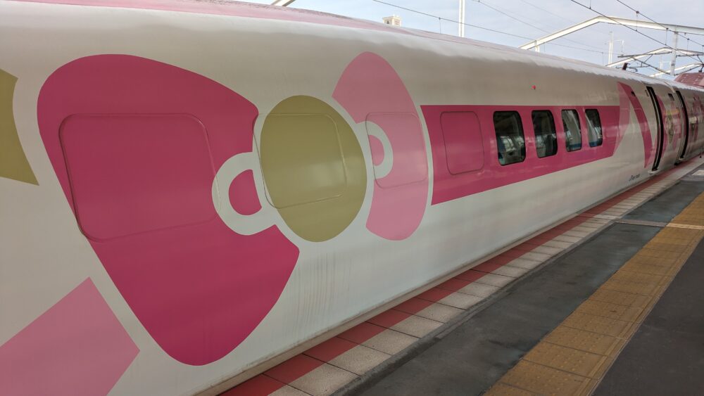 ハローキティ新幹線のリボン