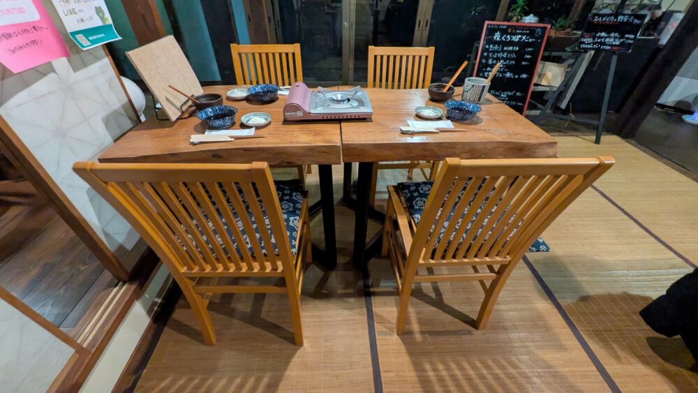 くろつぼのテーブル席