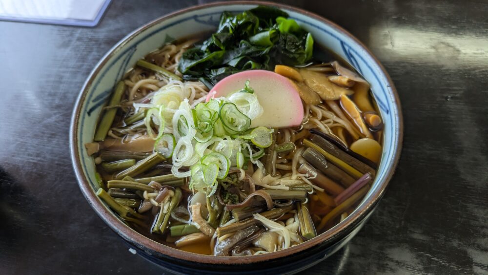 草笛上田店の山菜蕎麦