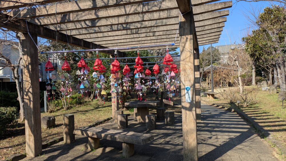 清華園の庭園のひな飾り
