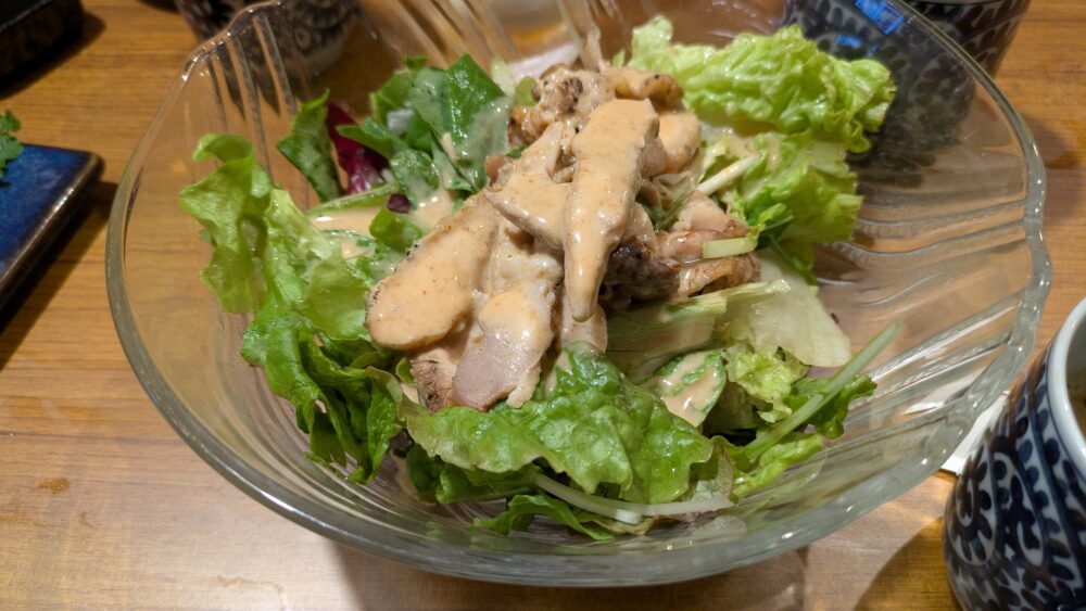 和み屋有楽町店の和み屋流地鶏肉のガッツリサラダ