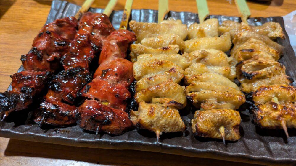 和み屋有楽町店の総州古白鶏の焼鳥盛り合わせ（紀州備長炭使用）