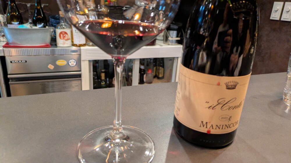 焼鳥とワインふじの赤ワインボトル