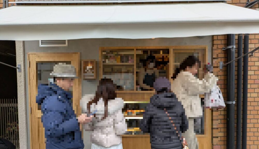 アレ・ル・パン（Allez le pain）の行列