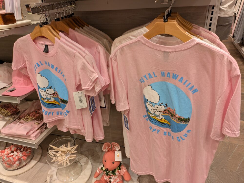 ロイヤル ハワイアン ラグジュアリー コレクション リゾート ワイキキのスヌーピーTシャツ
