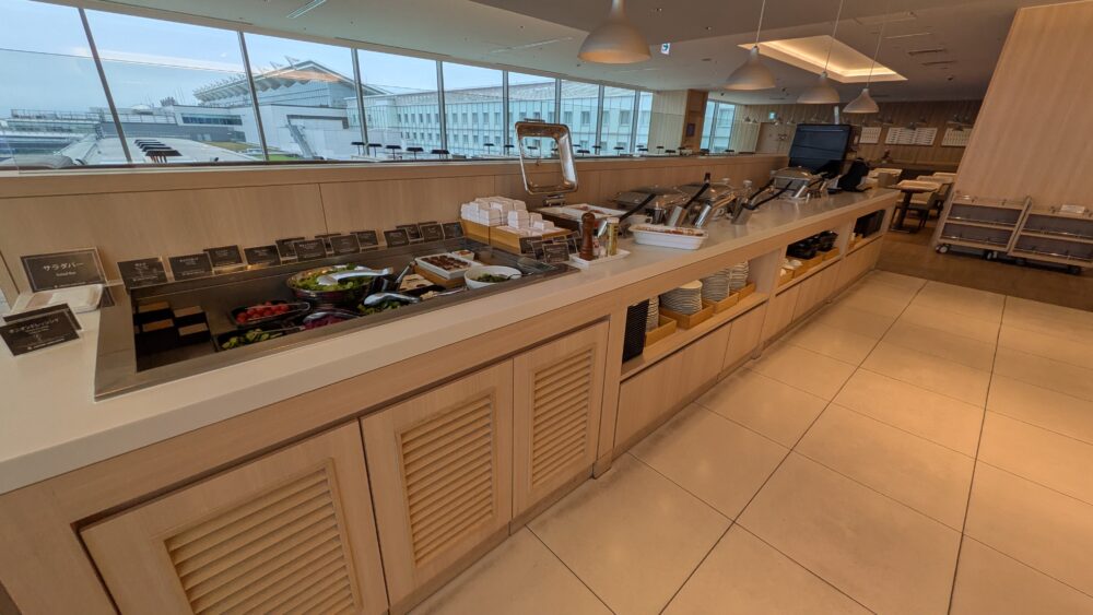 JAL羽田空港国際線サクララウンジのブッフェ