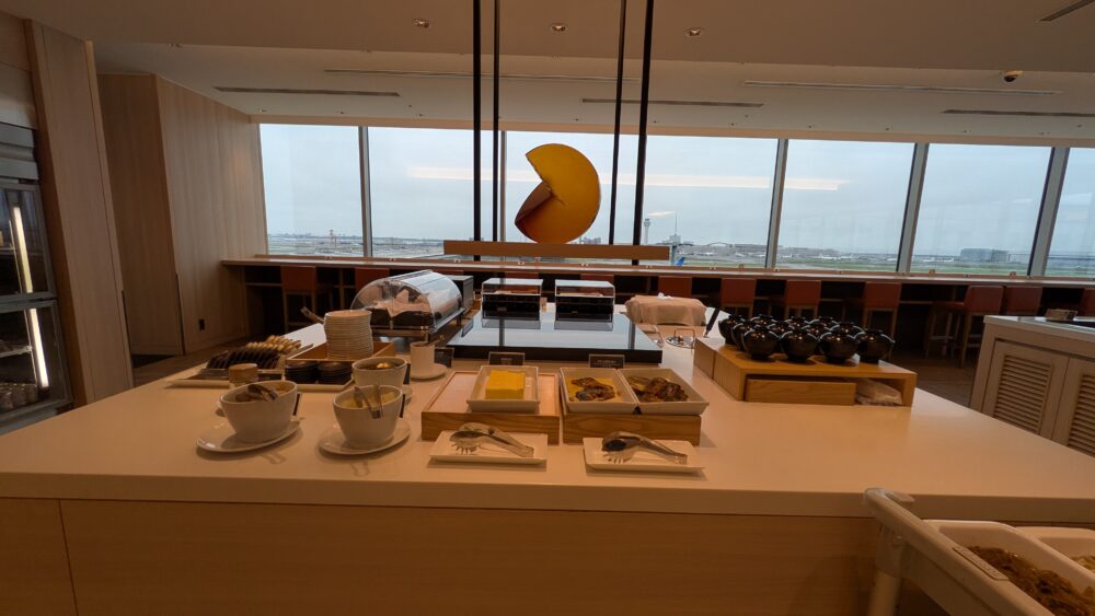 JAL羽田空港国際線サクララウンジのダイニング