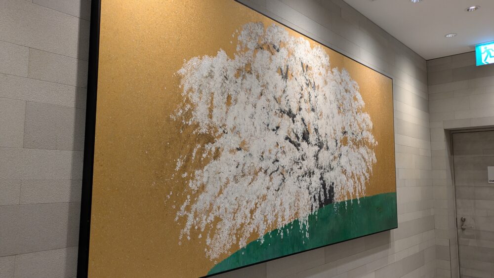 JAL羽田空港国際線サクララウンジの絵画