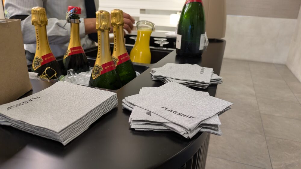アメリカン航空のフラッグシップラウンジのシャンパン