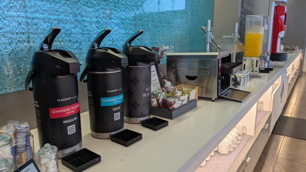 アメリカン航空のフラッグシップラウンジのコーヒー