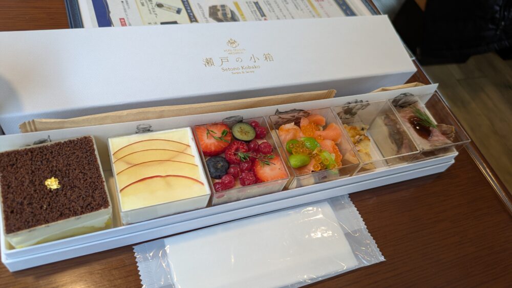 えとせとらの瀬戸の小箱の中身