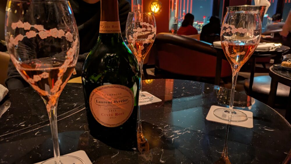 テーブル9のシャンパン