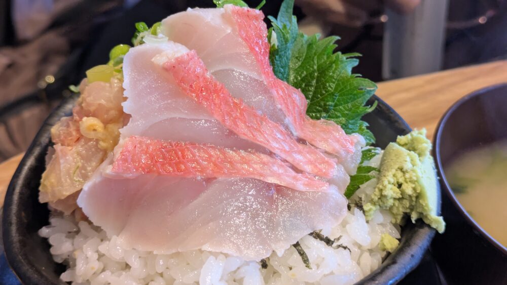 海鮮食堂KUTTAの金目のなめろう丼