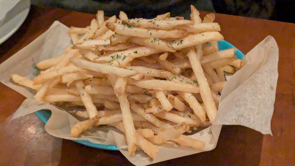 TOKYOCIRCUSCAFEの山盛りポテトフライ