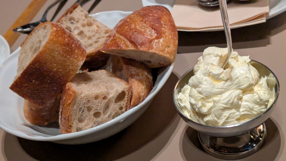 RIVERSIDECLUBのパンとホイップバター