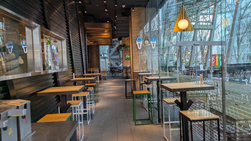 シェイクシャック東京国際フォーラム店の店内