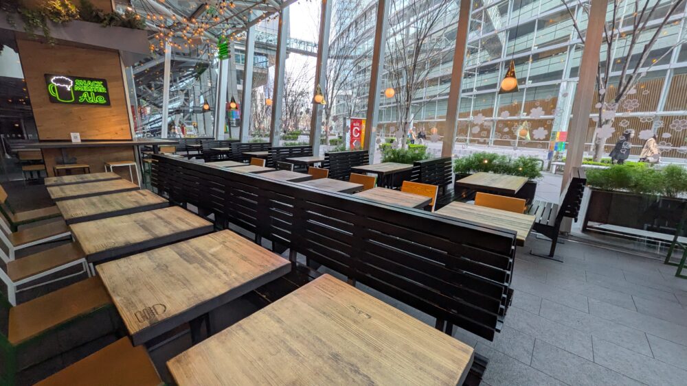 シェイクシャック東京国際フォーラム店のテーブル席