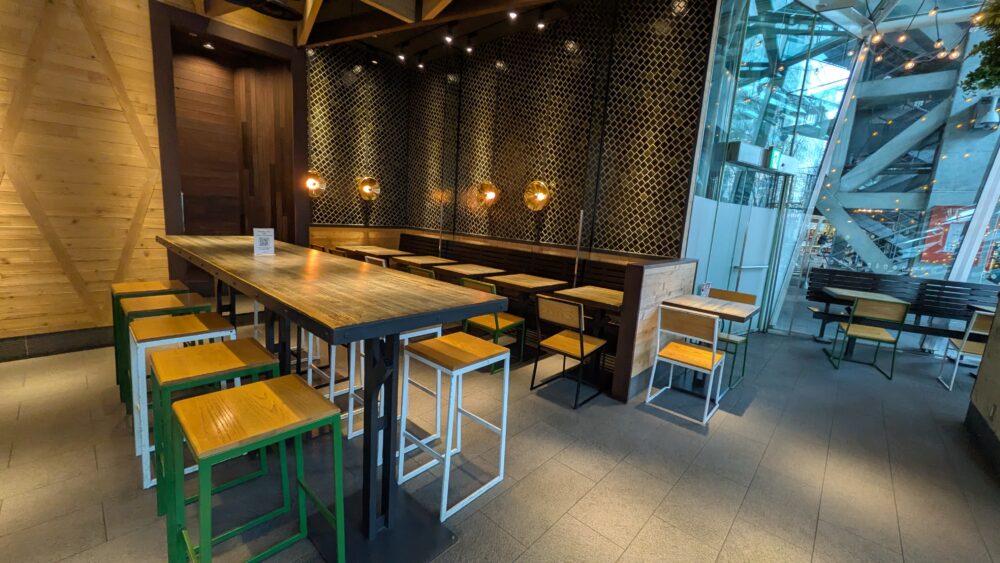 シェイクシャック東京国際フォーラム店のハイチェア席