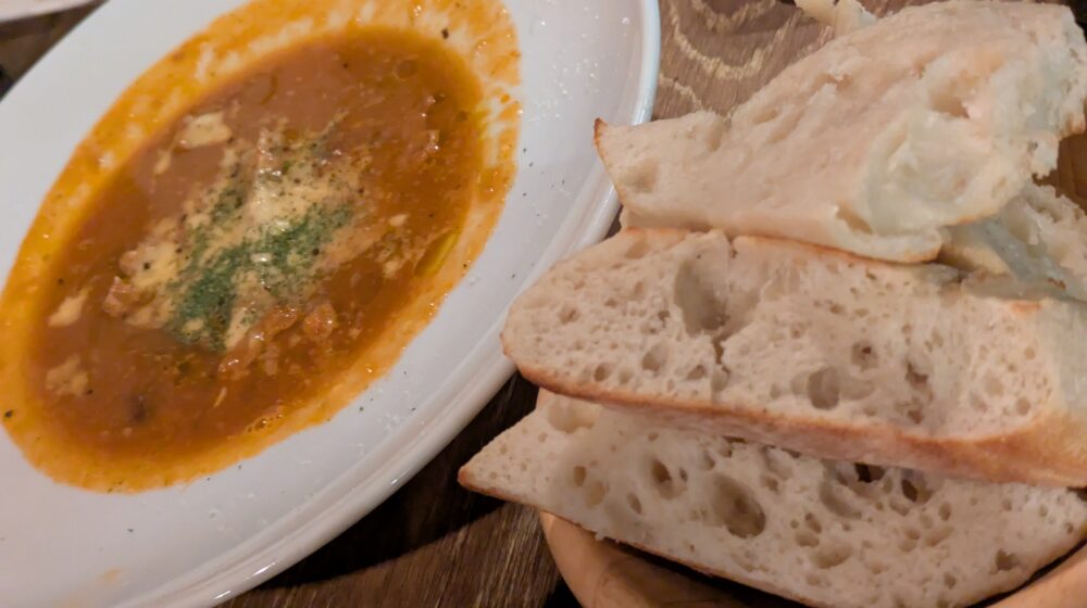 k++(ケープラス)のトリッパトマト煮とバケット