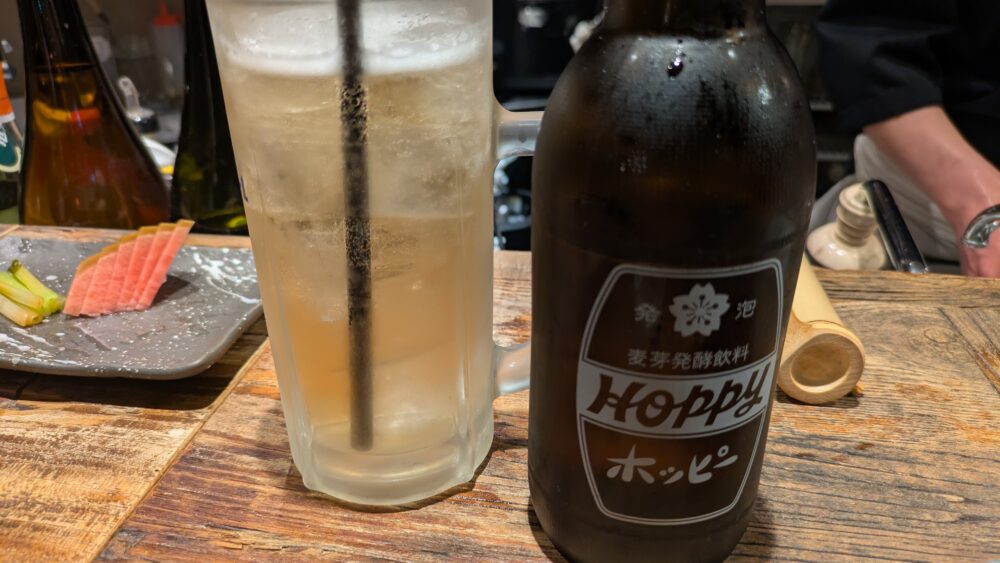 鳥焼き羽矢てのホッピー白