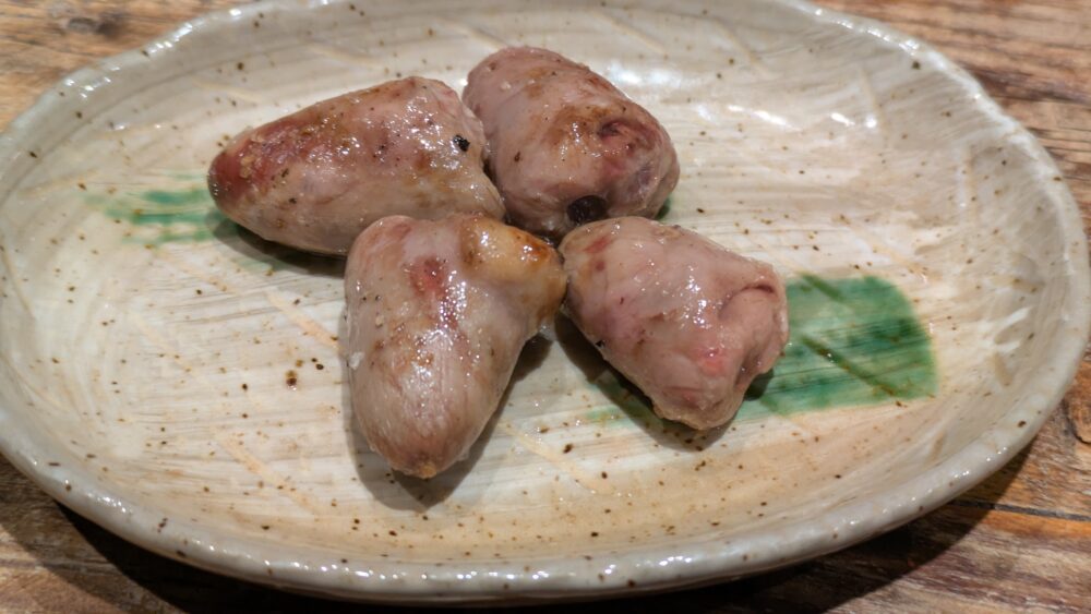 鳥焼き羽矢てのハツ