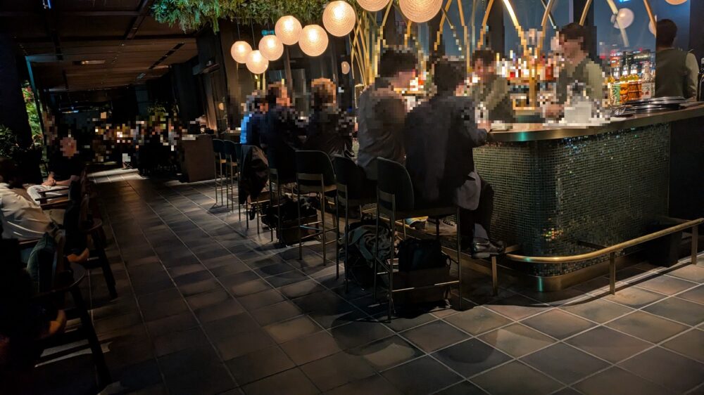 大井町のトラベラーズハウスルーフトップバーの店内