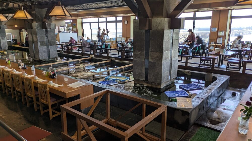 一山いけすの店内