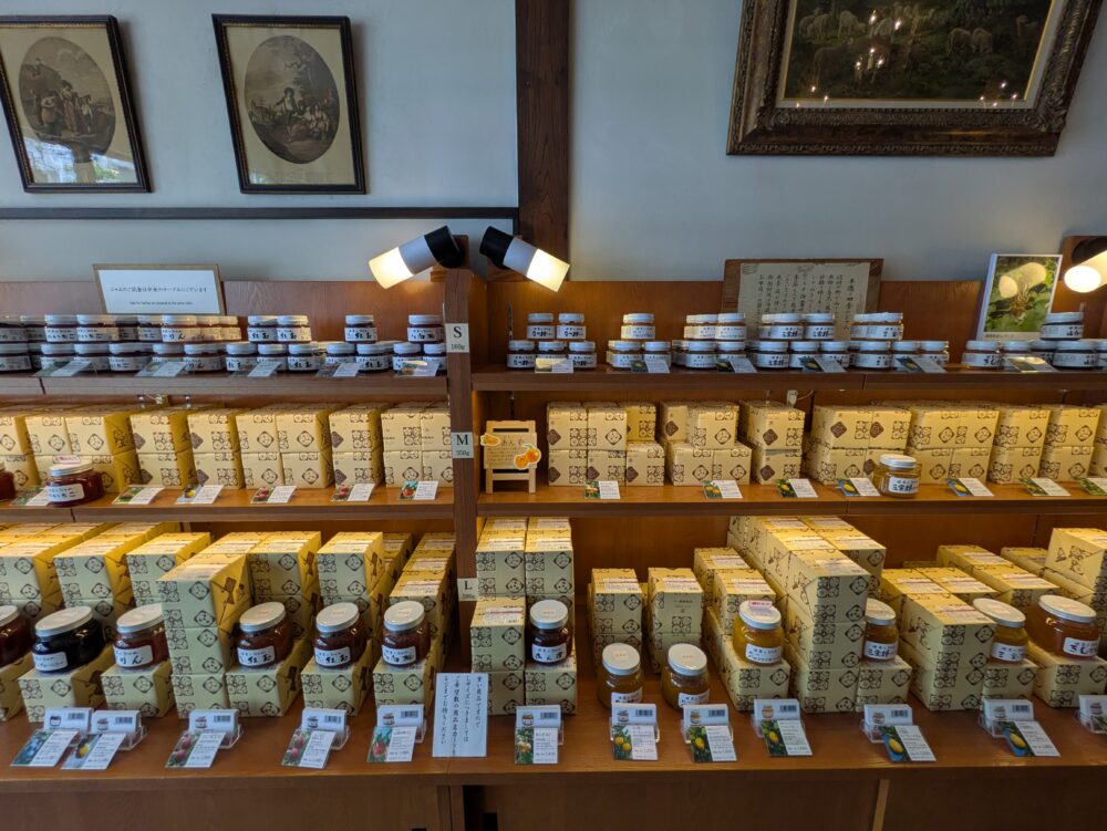 みすゞ飴本舗飯島商店の店内