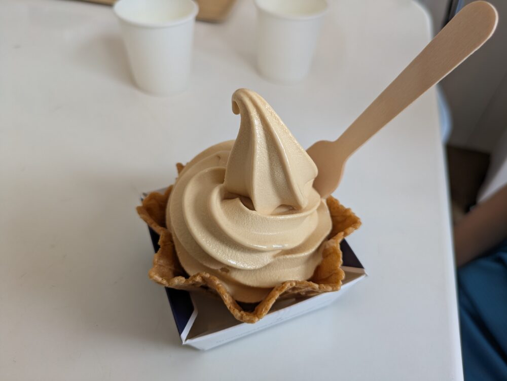 ととかふぇの塩キャラメルソフト