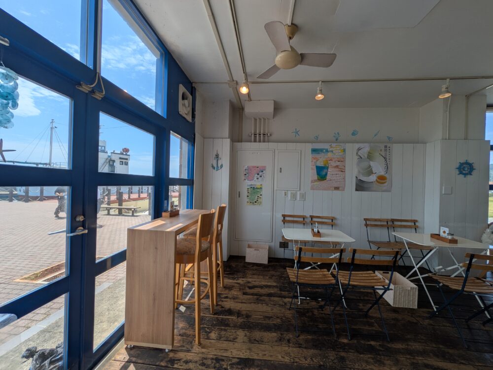 ととかふぇのテーブル席