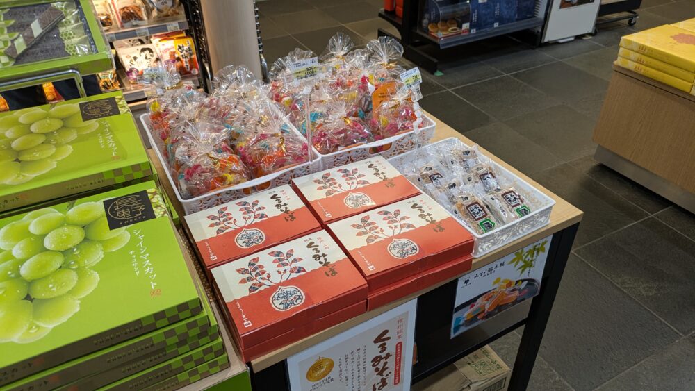 みすゞ飴本舗飯島商店のみすゞ飴の上田駅改札内のお土産コーナー