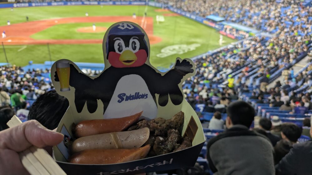 神宮球場のソーセージと牛タン盛り合わせ