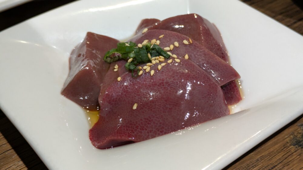 ホルモン焼肉はやぶさのレバー