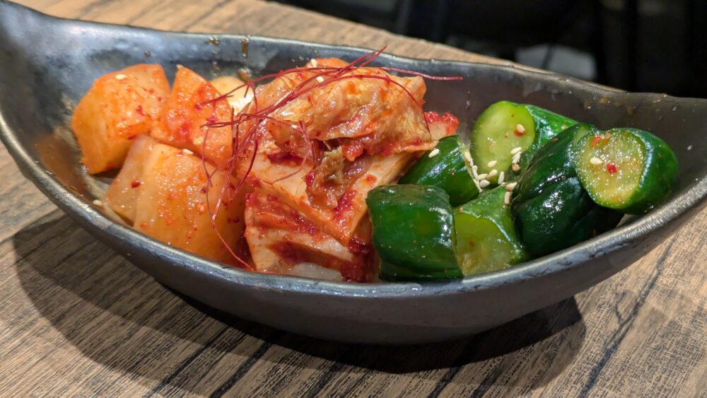 ホルモン焼肉はやぶさのキムチ盛り合わせ