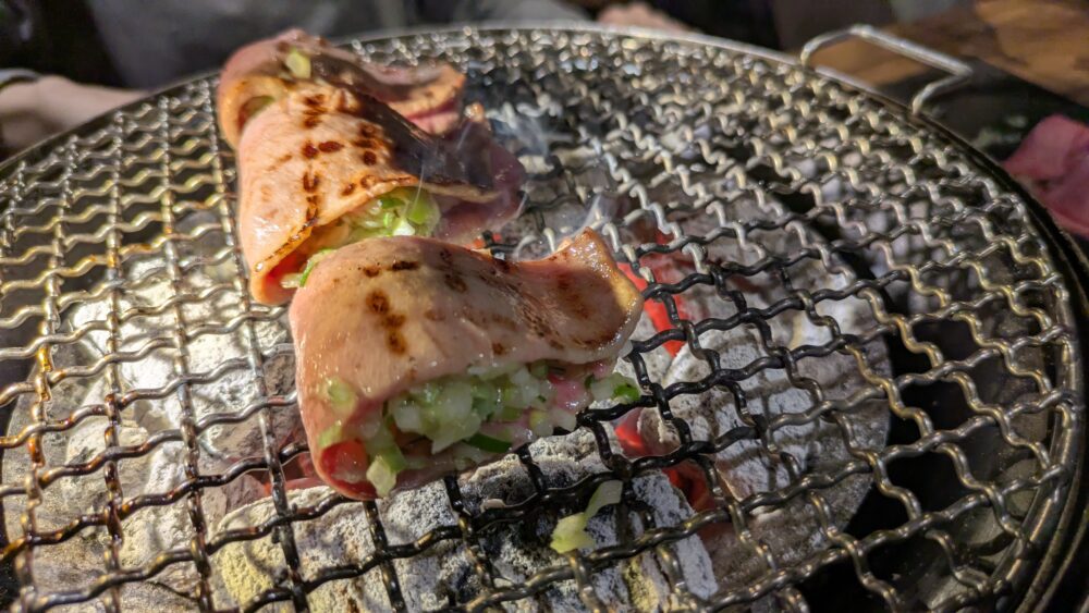 ホルモン焼肉はやぶさのたたみネギ牛タンの焼き加減