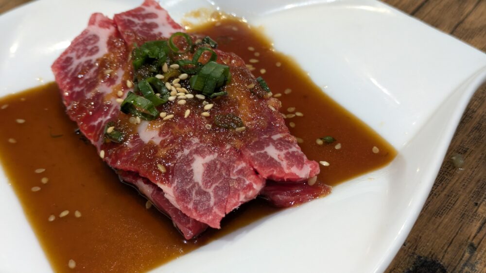 ホルモン焼肉はやぶさの上カルビ